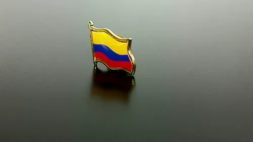 Pin Solapa Bandera Sencilla Personalizado Broche